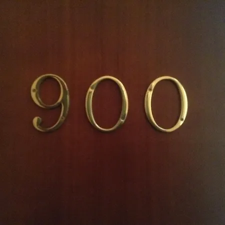 900 Apartment Como